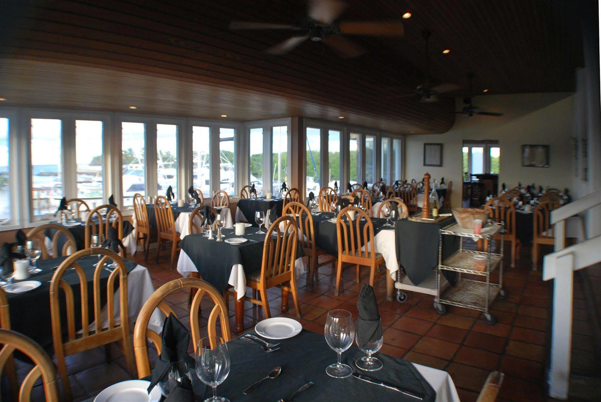 Tamarind Reef Resort Spa & Marina Christiansted Exterior foto